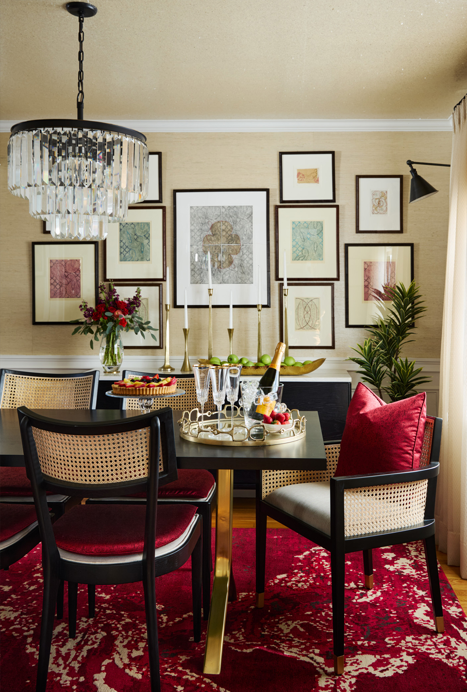 cottage-on-hill-dining