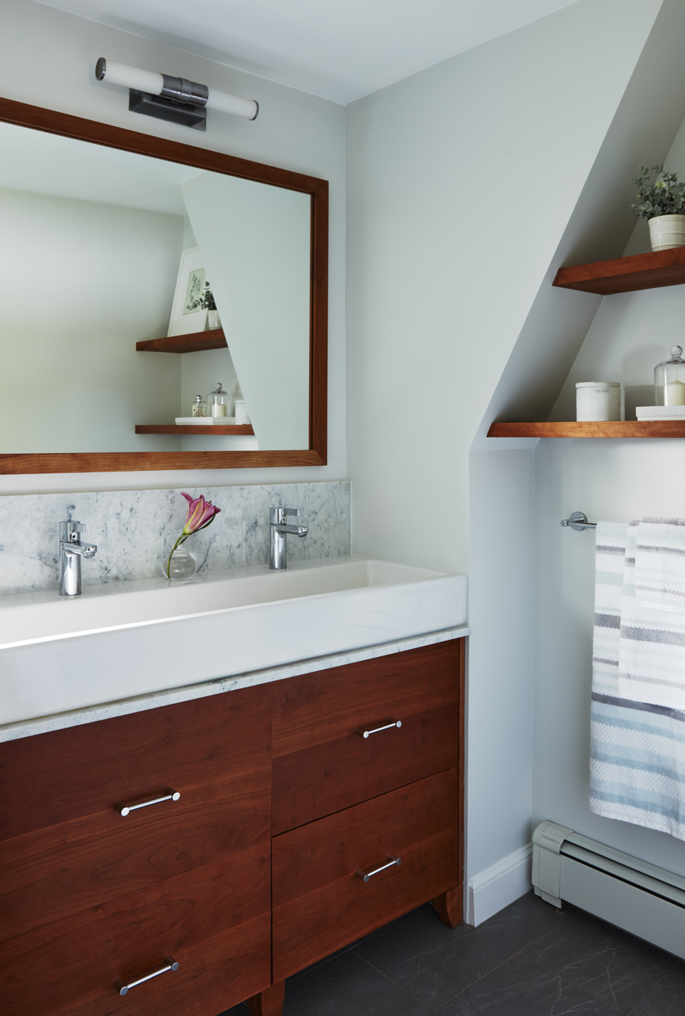 cottage-on-hill-bathroom